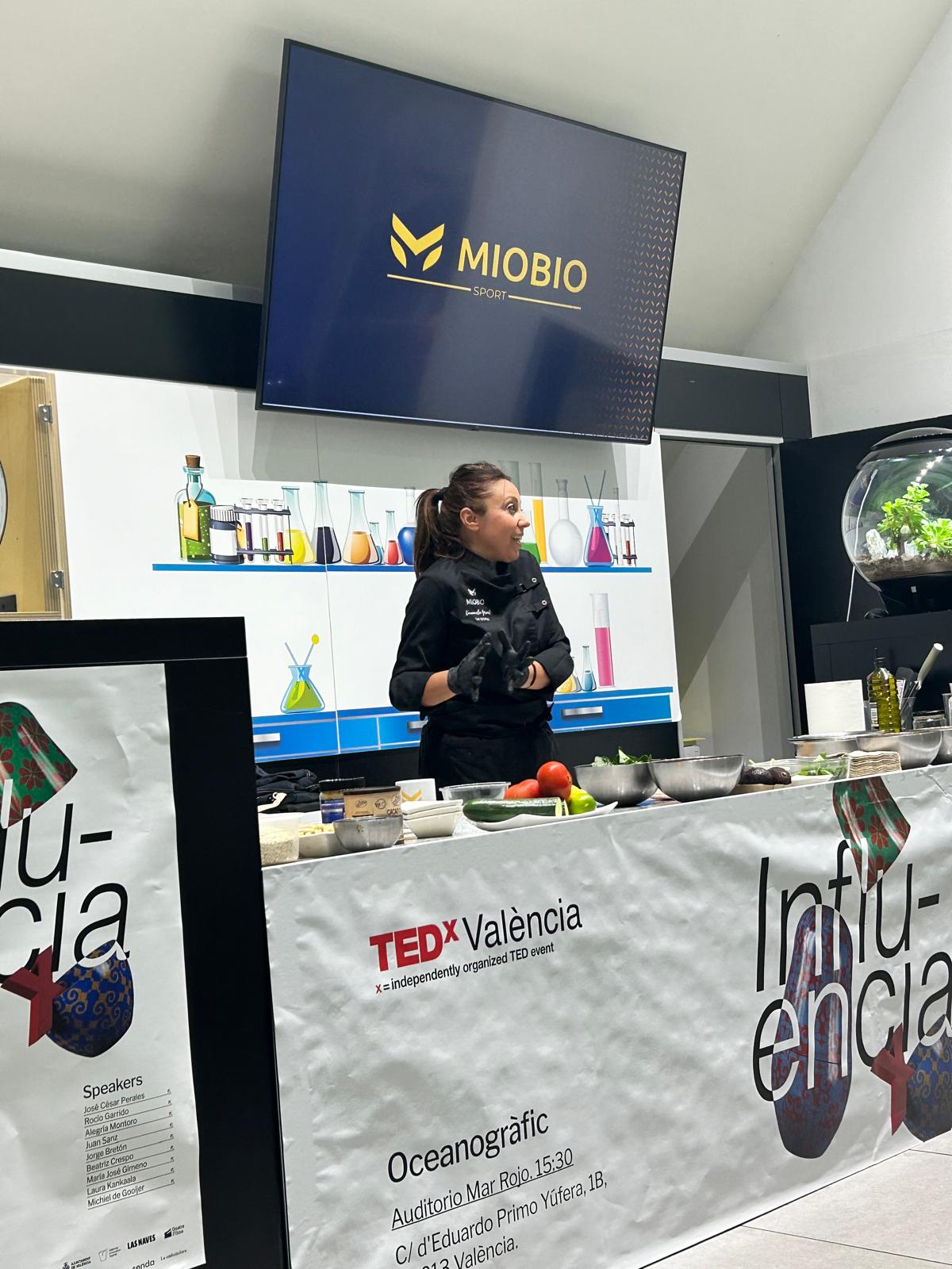 Emanuela Gornati durante una intervención en TEDx València